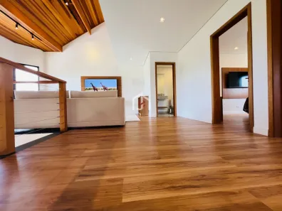 Casa de Condomínio com 4 Quartos à venda, 230m² no Recanto Araucária, Campos do Jordão