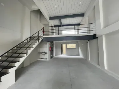Loja / Salão / Ponto Comercial para alugar, 140m² no Casa de Pedra, Volta Redonda