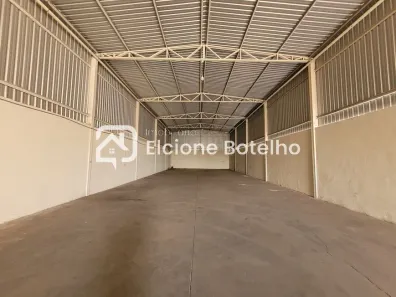 Galpão / Depósito / Armazém à venda, 350m² no Nossa Senhora das Graças, Uberlândia