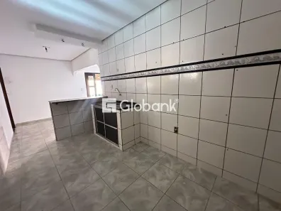 Casa com 3 Quartos para alugar, 110m² no Conjunto Residencial JK, Montes Claros