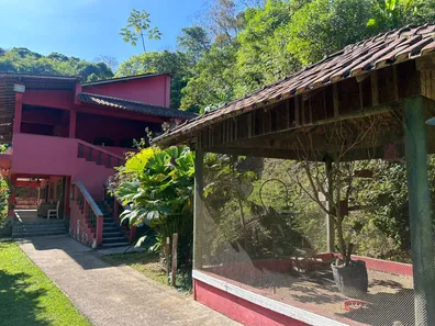 Fazenda / Sítio / Chácara com 8 Quartos à venda, 180m² no Santo Antônio, Duque de Caxias