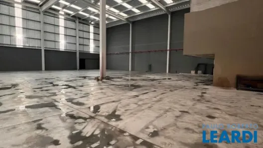 Galpão / Depósito / Armazém para alugar, 1700m² no Portão, Arujá