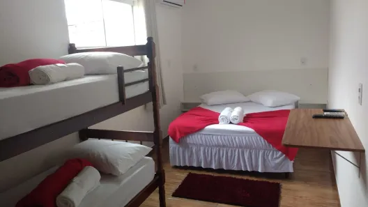 Hotel / Motel / Pousada com 3 Quartos para alugar, 99m² no Armação, Penha
