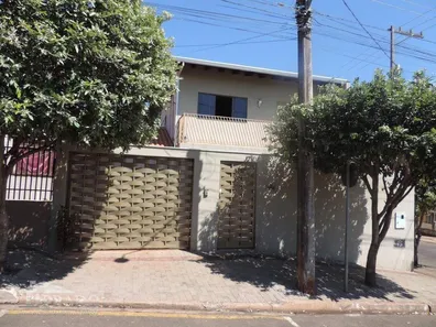 Sobrado com 3 Quartos à venda, 150m² no Centro, Ibiporã