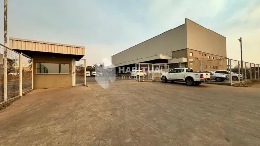 Galpão / Depósito / Armazém à venda, 2106m² no Distrito Industrial, Uberlândia