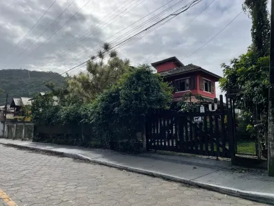 Casa com 3 Quartos para alugar, 250m² no Rio Tavares, Florianópolis