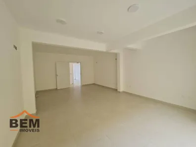 Conjunto Comercial / Sala para alugar, 40m² no Monte Alegre, Camboriú