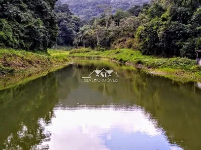 Fazenda / Sítio / Chácara com 2 Quartos à venda, 150m² no Parque Xerém, Duque de Caxias