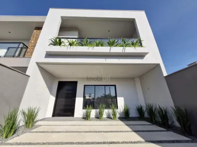 Sobrado com 3 Quartos à venda, 132m² no Itacolomi, Balneário Piçarras