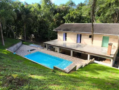 Fazenda / Sítio / Chácara com 4 Quartos para alugar, 150m² no Jardim São Pedro, Mogi das Cruzes