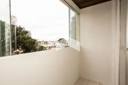 Apartamento com 3 Quartos para alugar, 77m² no Cristo Rei, Curitiba