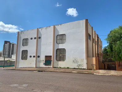 Prédio Inteiro à venda, 1500m² no Centro, Cascavel