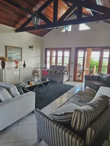 Fazenda / Sítio / Chácara com 4 Quartos à venda, 269m² no , Igaratá