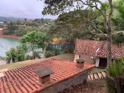 Fazenda / Sítio / Chácara com 3 Quartos para alugar, 356m² no Chácaras Condomínio Recanto Pássaros II, Jacareí