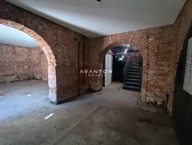 Prédio Inteiro com 2 Quartos para venda ou aluguel, 300m² no Nossa Senhora do Rosário, Santa Maria