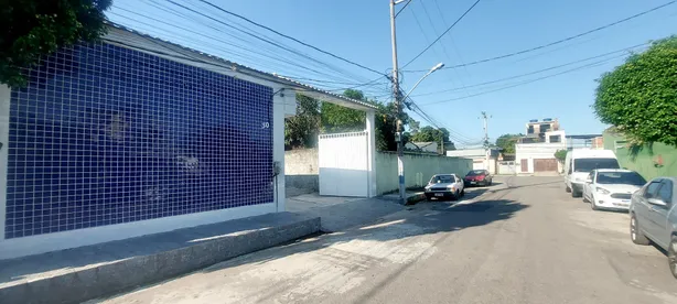 Galpão / Depósito / Armazém com 3 Quartos para venda ou aluguel, 390m² no Santa Terezinha, Mesquita