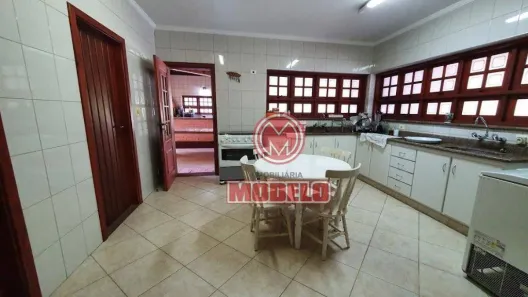 Fazenda / Sítio / Chácara com 5 Quartos à venda, 380m² no Colinas do Piracicaba (Ártemis), Piracicaba