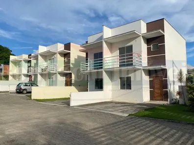 Casa com 2 Quartos à venda, 84m² no Parque Hotel, Araruama