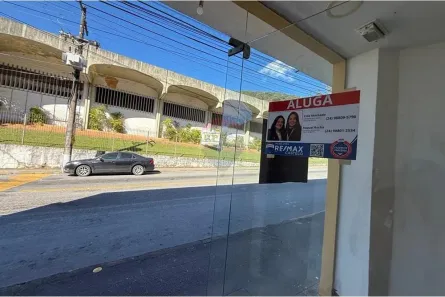 Loja / Salão / Ponto Comercial para alugar, 30m² no Bingen, Petrópolis