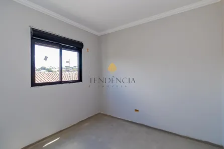 Sobrado com 3 Quartos à venda, 135m² no Novo Mundo, Curitiba