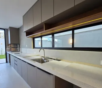 Sobrado com 4 Quartos à venda, 325m² no Universidade, Vitória da Conquista