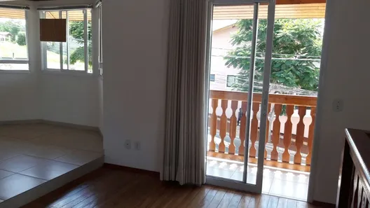 Casa de Condomínio com 3 Quartos para venda ou aluguel, 185m² no Vila Irene, São Roque