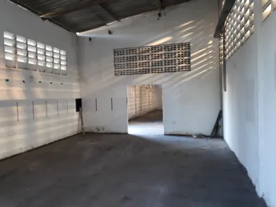 Galpão / Depósito / Armazém à venda, 2600m² no Centro, Simões Filho