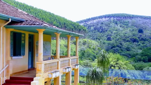 Fazenda / Sítio / Chácara com 4 Quartos para alugar, 1000m² no Jardim Colônia, Jacareí