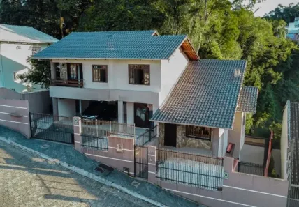 Casa com 3 Quartos à venda, 400m² no Água Verde, Blumenau