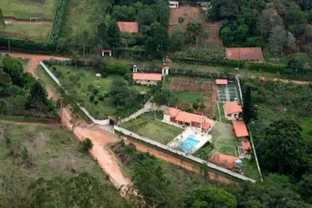 Fazenda / Sítio / Chácara com 4 Quartos à venda, 6000m² no Chácara Fischer, Itapecerica da Serra