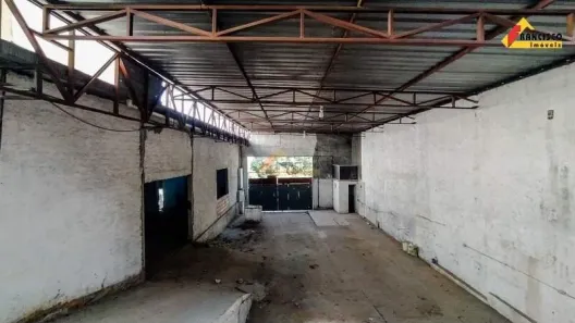 Galpão / Depósito / Armazém à venda, 700m² no Santo Antônio, Divinópolis