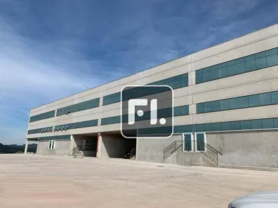Galpão / Depósito / Armazém para venda ou aluguel, 7260m² no Mombaça, São Roque