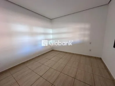 Casa com 3 Quartos para alugar, 110m² no Conjunto Residencial JK, Montes Claros