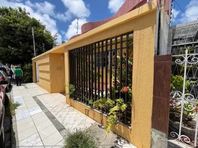 Casa com 3 Quartos à venda, 280m² no Grageru, Aracaju