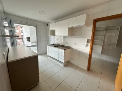 Apartamento com 3 Quartos para alugar, 155m² no Vila Edmundo, Taubaté