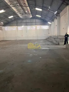 Galpão / Depósito / Armazém com 1 Quarto para venda ou aluguel, 1328m² no Vila São Benedito, Cubatão