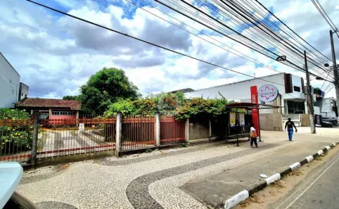 Casa com 3 Quartos para alugar, 1500m² no Centro, Feira de Santana