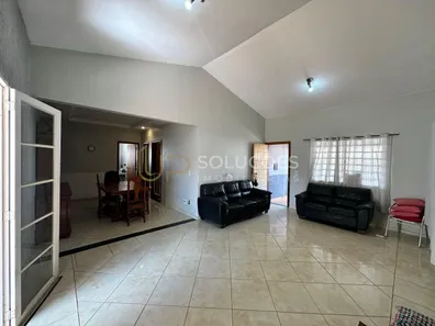 Casa de Condomínio com 3 Quartos à venda, 211m² no Região dos Lagos, Brasília