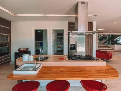 Casa de Condomínio com 4 Quartos para venda ou aluguel, 600m² no Toninhas, Ubatuba