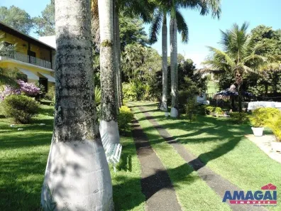 Fazenda / Sítio / Chácara com 3 Quartos para alugar, 530m² no Condomínio Lagoinha, Jacareí