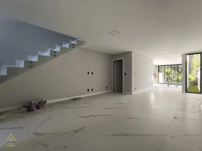 Sobrado com 3 Quartos à venda, 204m² no Água Verde, Blumenau