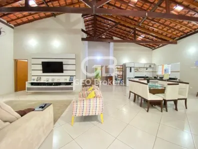 Fazenda / Sítio / Chácara com 5 Quartos para alugar, 1000m² no Bom Jesus, Jacareí