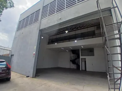 Galpão / Depósito / Armazém para alugar, 228m² no Jardim Fontana, Cotia