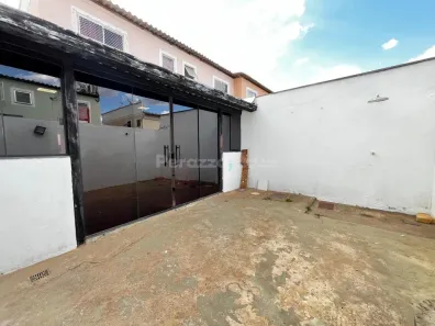 Casa de Condomínio com 2 Quartos para alugar, 58m² no Jardins Mangueiral, Brasília