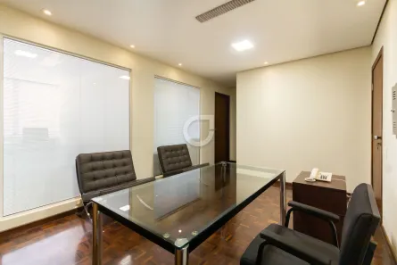 Conjunto Comercial / Sala à venda, 78m² no Centro, Curitiba