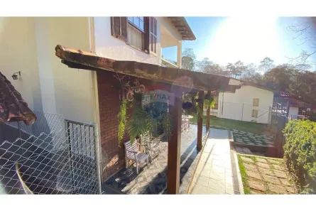 Casa de Condomínio com 3 Quartos à venda, 138m² no Nogueira, Petrópolis