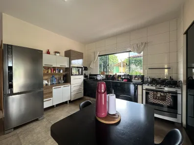 Fazenda / Sítio / Chácara com 4 Quartos à venda, 250m² no Itaúna, Ibiporã