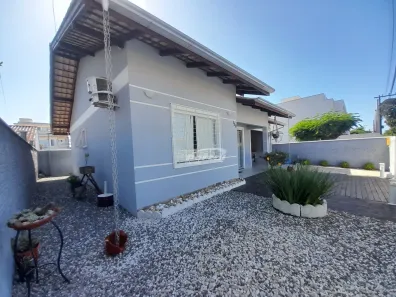 Casa com 2 Quartos para alugar, 80m² no Centro, Penha