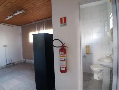 Galpão / Depósito / Armazém para venda ou aluguel, 240m² no Vila Mathias, Santos