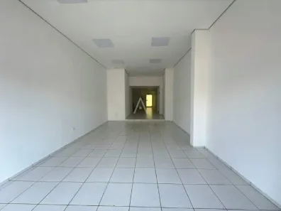 Conjunto Comercial / Sala para alugar, 83m² no Centro, Toledo